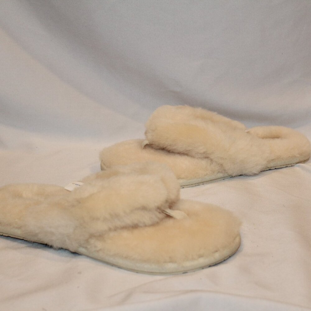 NIB UGG FLUFF FLIP FLOP NATURAL SANDAL SLIPPERS - Picture 3 of 8